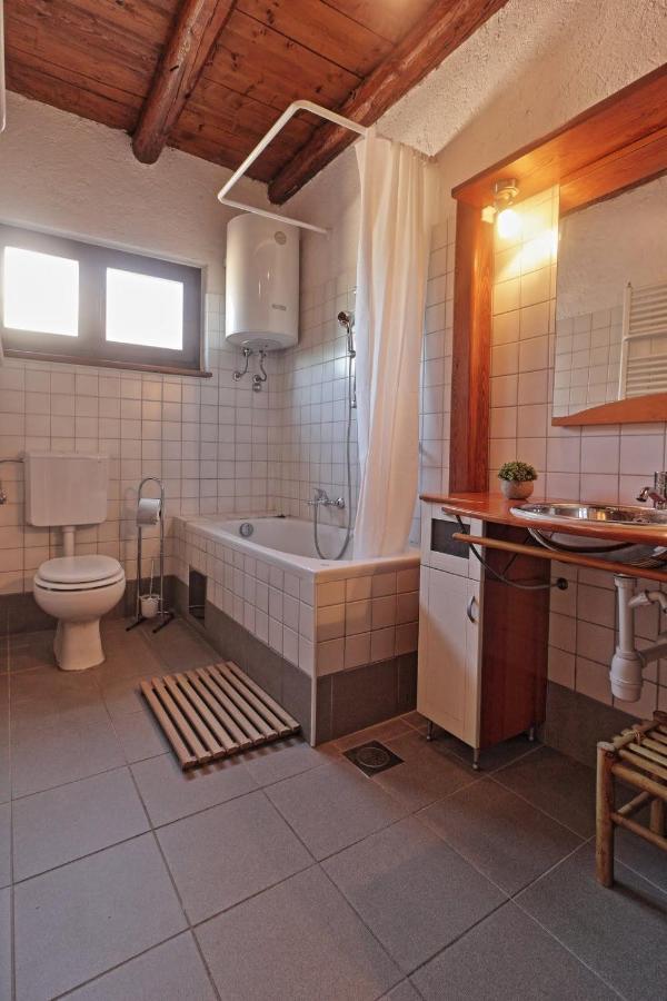 Villa Two Olives à Vrbnik  Extérieur photo