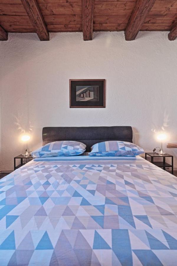 Villa Two Olives à Vrbnik  Extérieur photo