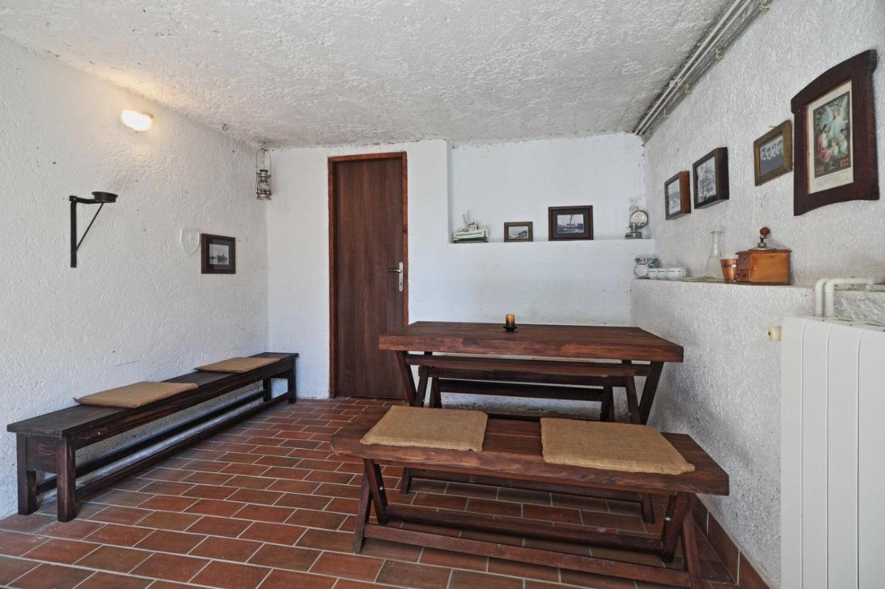 Villa Two Olives à Vrbnik  Extérieur photo