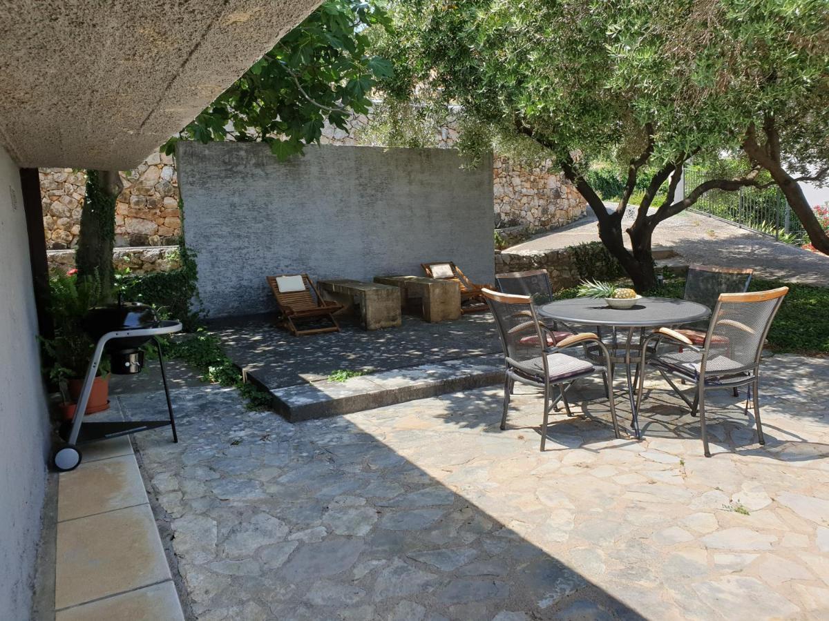Villa Two Olives à Vrbnik  Extérieur photo